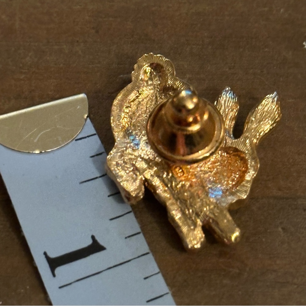 Vintage gold tone bunny tac pin with seed pearls - Picture 2 of 3